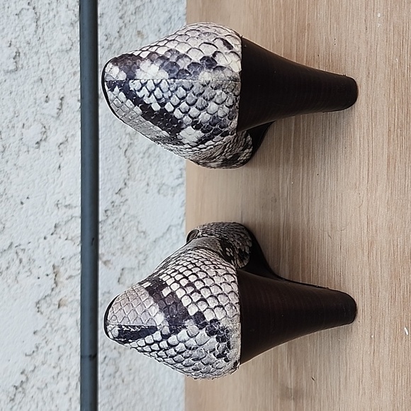 TORY BURCH Astoria Snakeskin Print Wedge Shoe 6 - Picture 4 of 13